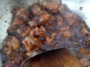 开锅后放入盐翻炒几下，继续盖盖大火收汁。