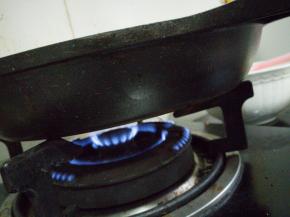 加入黄油融化
6