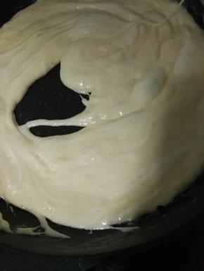 全部融化以后加入奶粉，迅速搅拌
11