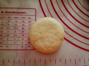 5.	用手轻轻按扁，