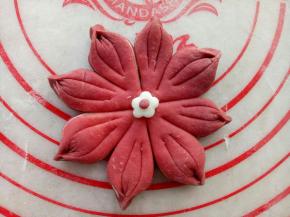 用模具压个小花做花心。