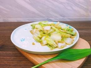 出锅装盘，素食淡雅清新大白菜