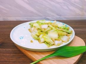 出锅装盘，素食淡雅清新大白菜