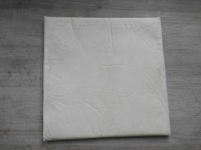 用擀面杖擀成大约15CM长度的正方形，放入冰箱冷藏备用