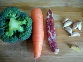 准备好所需食材。