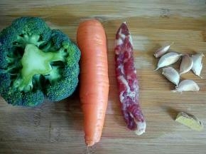 准备好所需食材。
