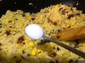 加入一勺盐调味