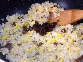 加入一勺香菇酱翻炒