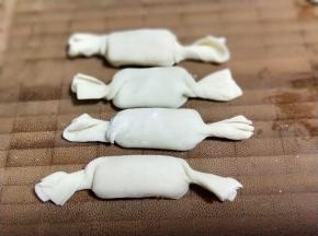 将两边扭紧即可，依次做完。