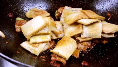 加入煎好的千叶豆腐