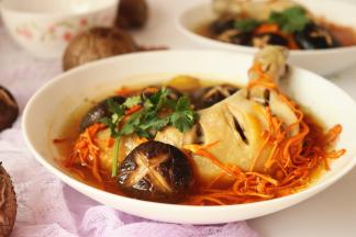 原汁原味的蒸鸡腿，开始享用吧。