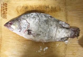 臭鳜鱼化到，稍微抹点干淀粉