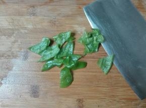 青椒洗净切小块