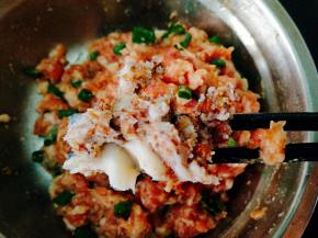 加入自炸的葱头酥油