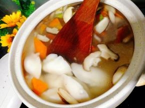下锅后一定要轻轻搅动下