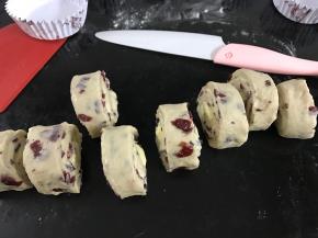 用利刀匀切成9份。