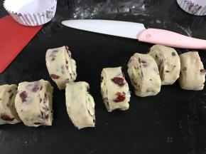 用利刀匀切成9份。