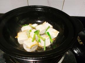 加入葱头爆香