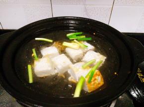 再加入适量清水，盐