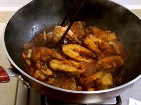 翻一次面再焖煮片刻入味