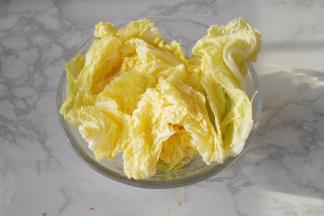 白菜只取叶稍部位备用