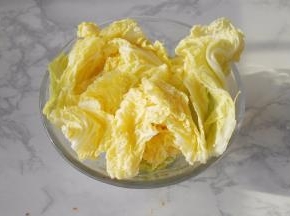 白菜只取叶稍部位备用