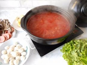 煮至汤汁沸腾后再小火煮5分钟左右。