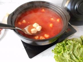 准备食用时，提前将鱼丸放入