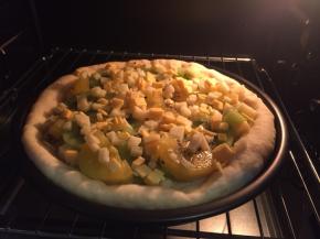 烤箱上下预热190度烤制20分钟,烤制过程留意面皮状态，如表面上色太深可铺一层锡纸