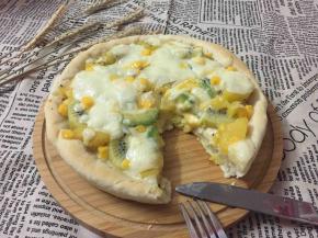 切开趁热吃哦，满满的一层马苏里拉芝士切开拉丝的哦