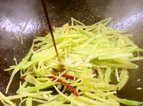 香醋，炒匀入味