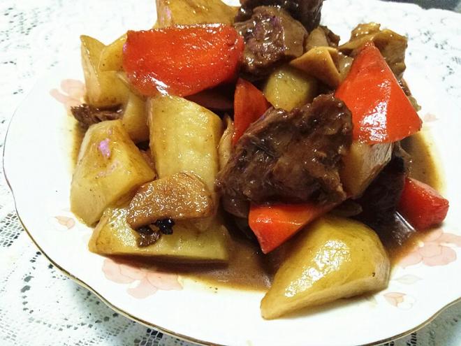 土豆胡萝卜炖牛肉
