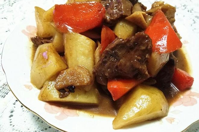 土豆胡萝卜炖牛肉