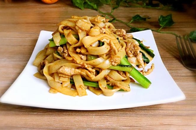 肉丝炒河粉