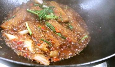 加入味精，拌匀