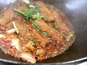 加入味精，拌匀