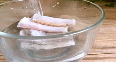 再冲洗干净，沥水