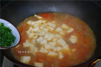 最后撒下葱花，拌匀即可起锅