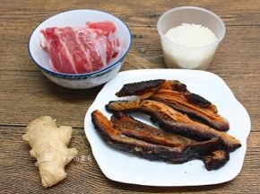 备好食材，我买的红极参是泡发好了的，解冻后洗净直接可以烹调