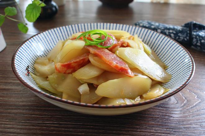 腊肠炒菜梗