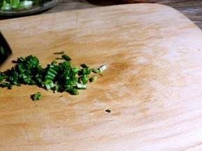 香葱洗净切末