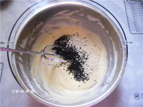 加入黑芝麻和白芝麻