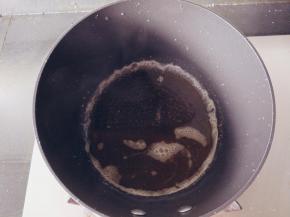 把黄油加热至茶色，关火