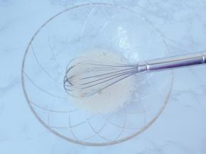 再充分搅拌到出现密集的气泡即可