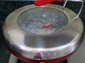 遮上锅盖，煎焗2分钟左右；