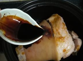 加入半碟的老抽。