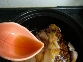 加入一碟的料酒。