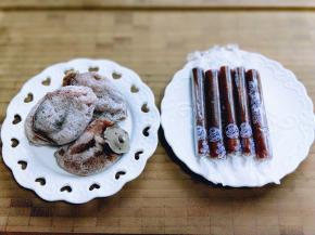 准备的柿子饼和果丹皮。