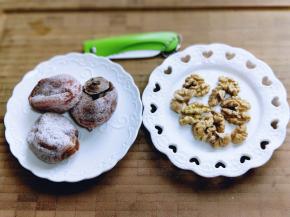 柿子饼和熟核桃。