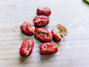 红枣，去核。